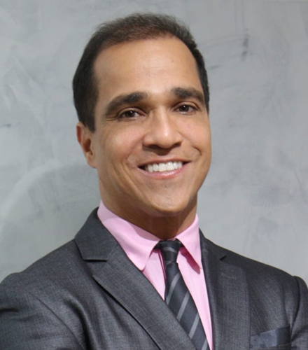 Dr. Ricardo Menezes